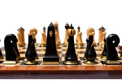 Limited Edition–The Hallgrimur Reykjavik Series chess pieces Boxwood & Ebony 4.5″ king