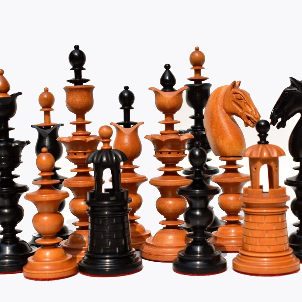 The Selenus Series 18th Century Chess Pieces Antiqued Boxwood & Ebony 4.4″ King